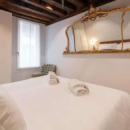 The Church - Rialto Bridge Apartment *